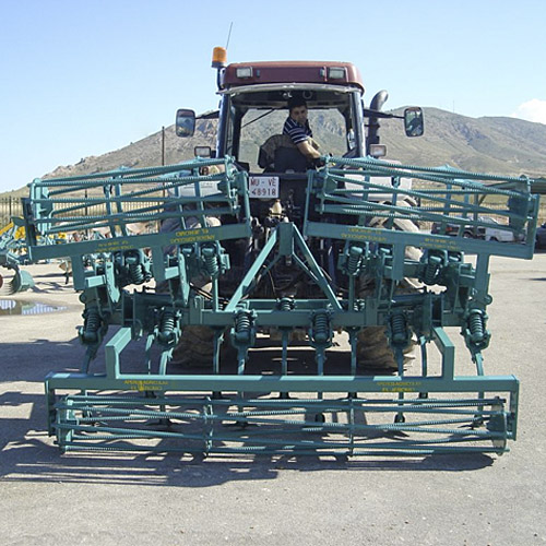 Cultivador EL JEROMO de 19 brazos chisel hidráulico con rulo