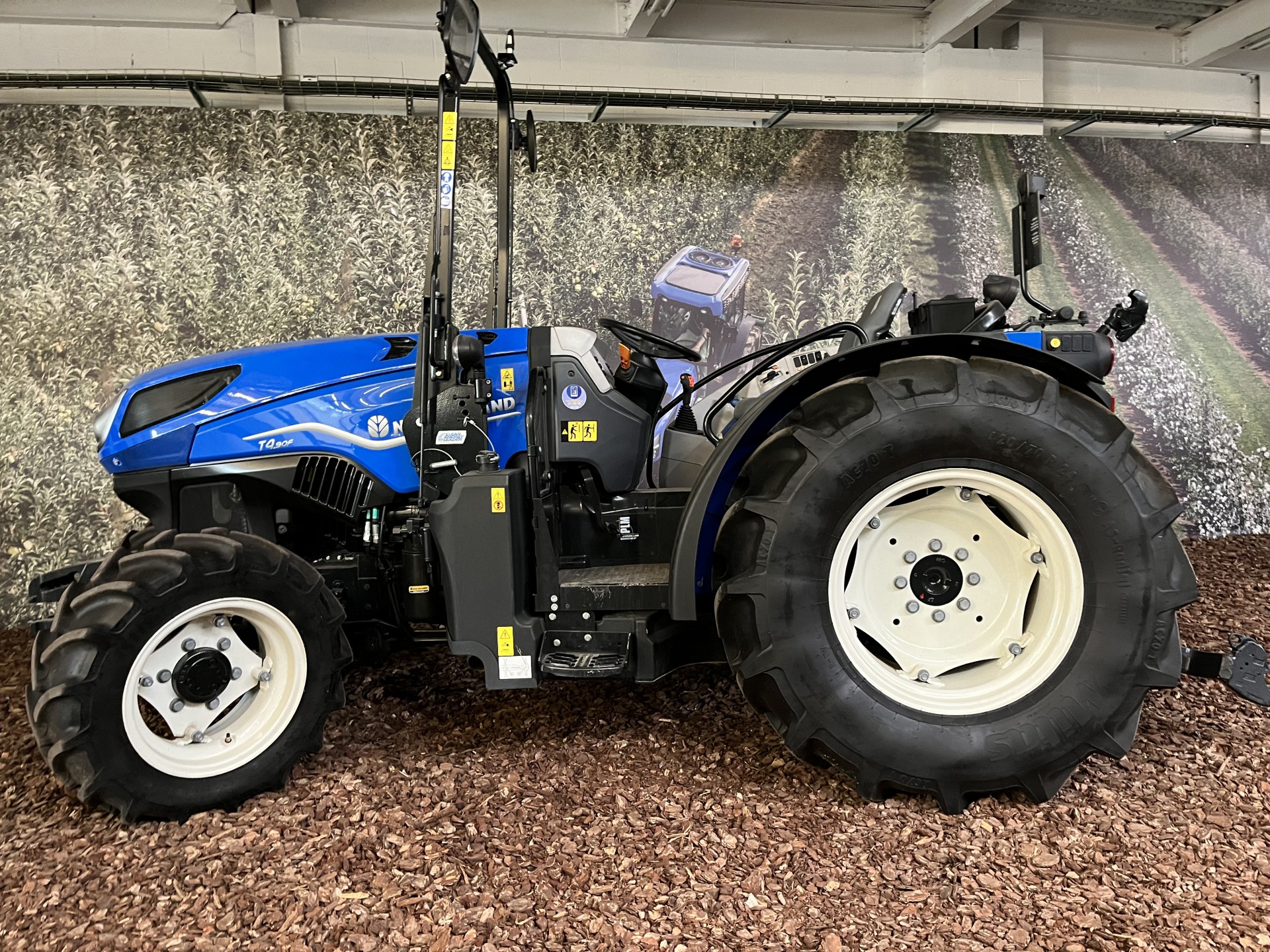 Alquiler tractor New Holland T4.90 F