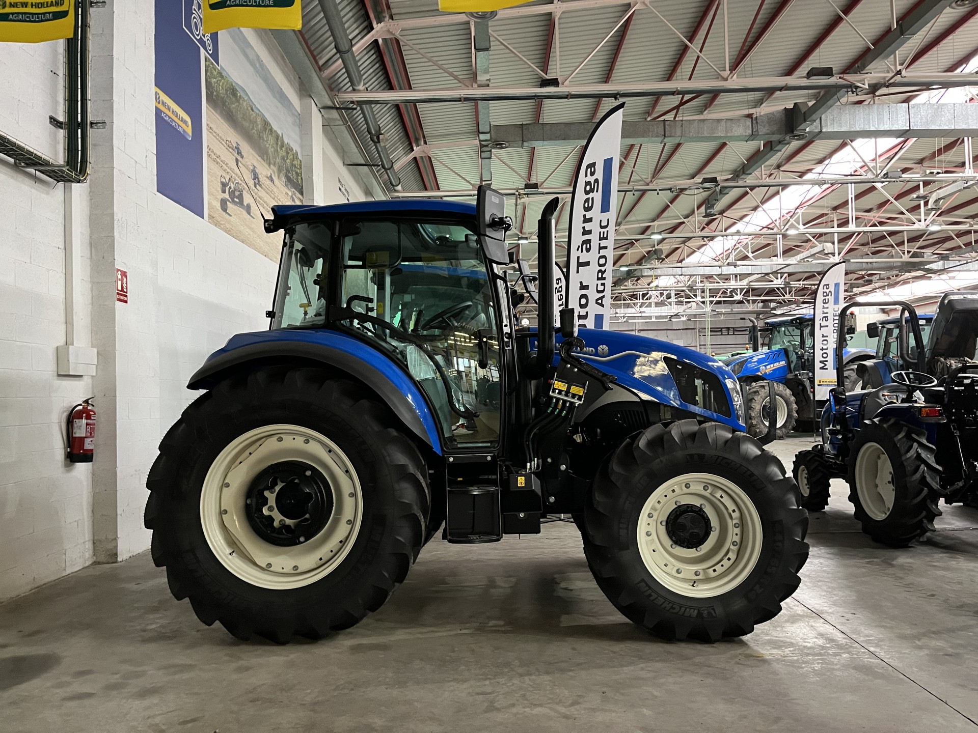 Alquiler tractor New Holland T5.120 Agrotec motot tarrega