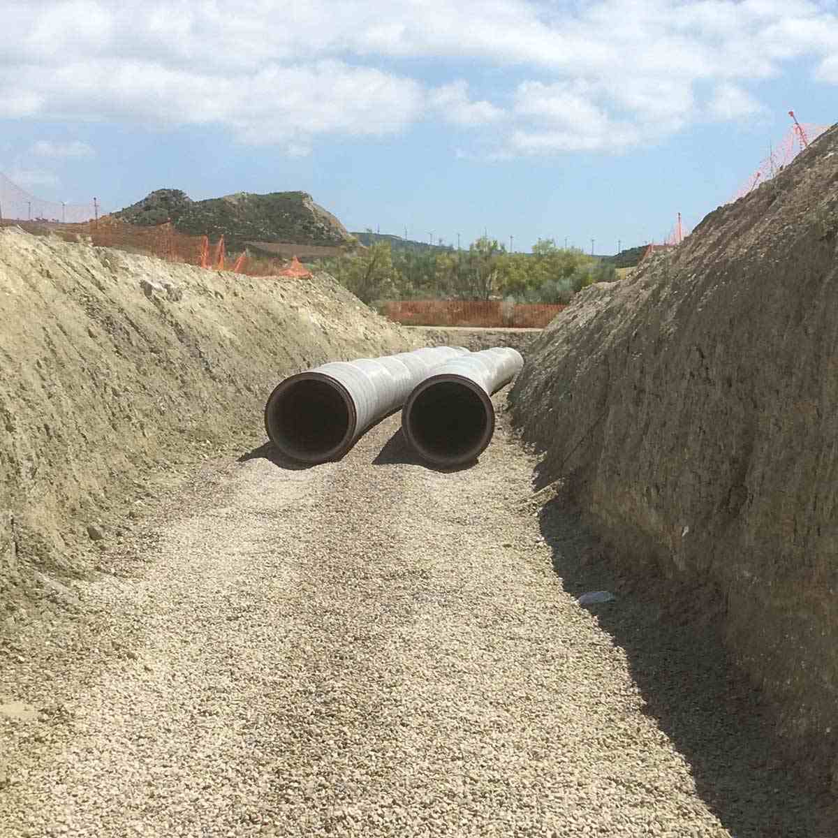 Excavacion de zanjas para instalaciones de riego HIDROMATIC PONENT